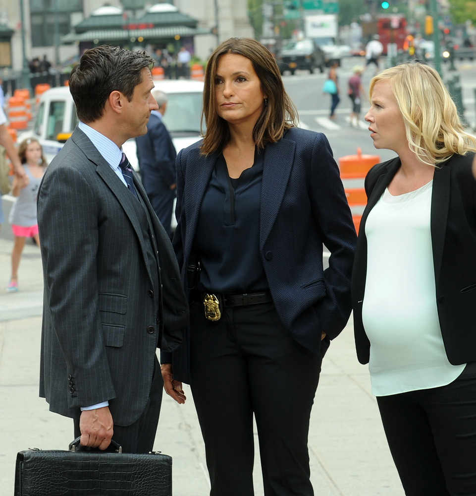 SVU_S17ONSET_29.jpg