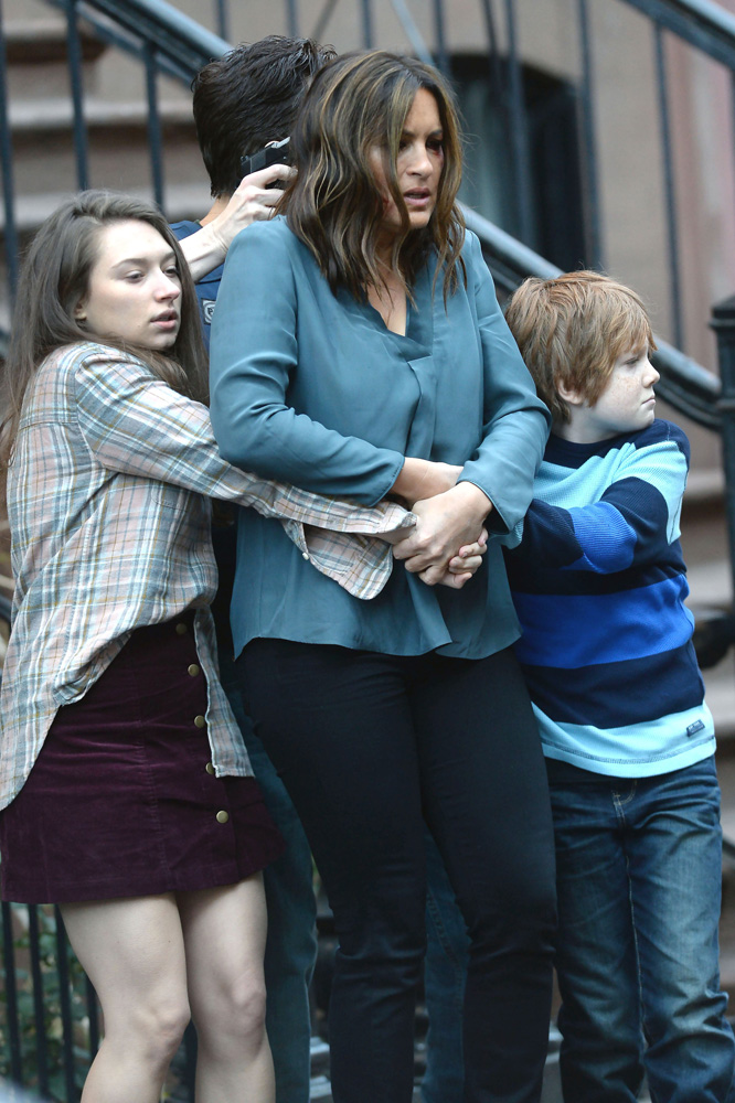 SVU_S17ONSET_01.jpg