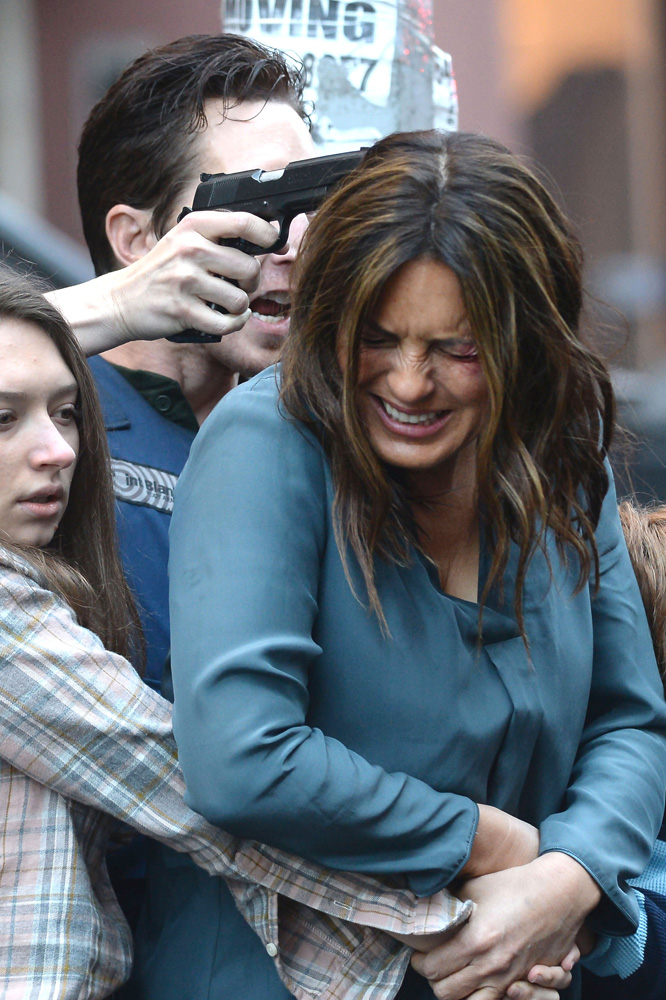 SVU_S17ONSET_02.jpg