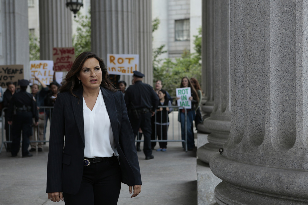 SVU_S18STILLS_05.jpg