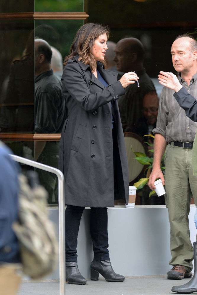 SVU_S19ONSET_01.jpg