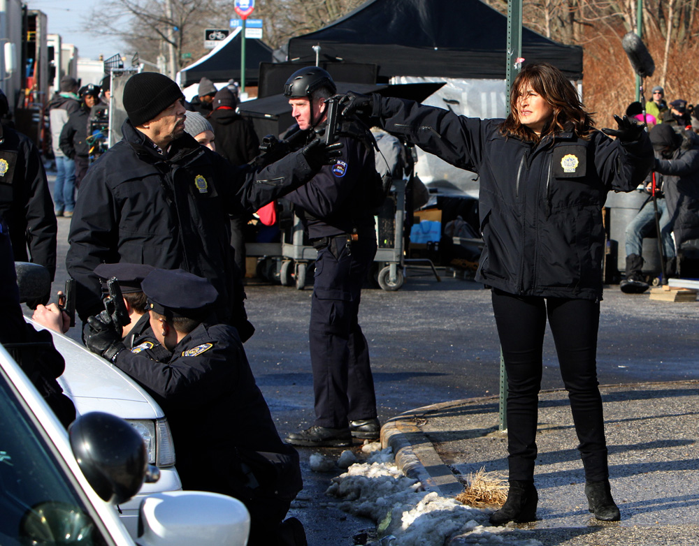 SVU_S19ONSET_15.jpg