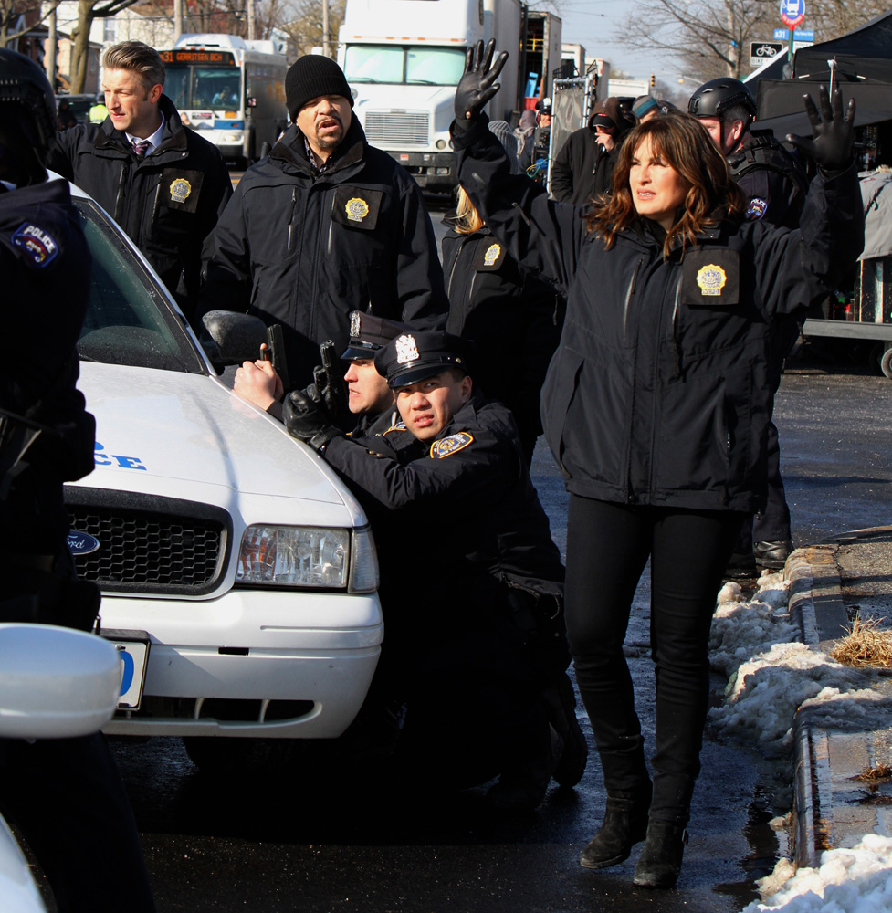 SVU_S19ONSET_18.jpg