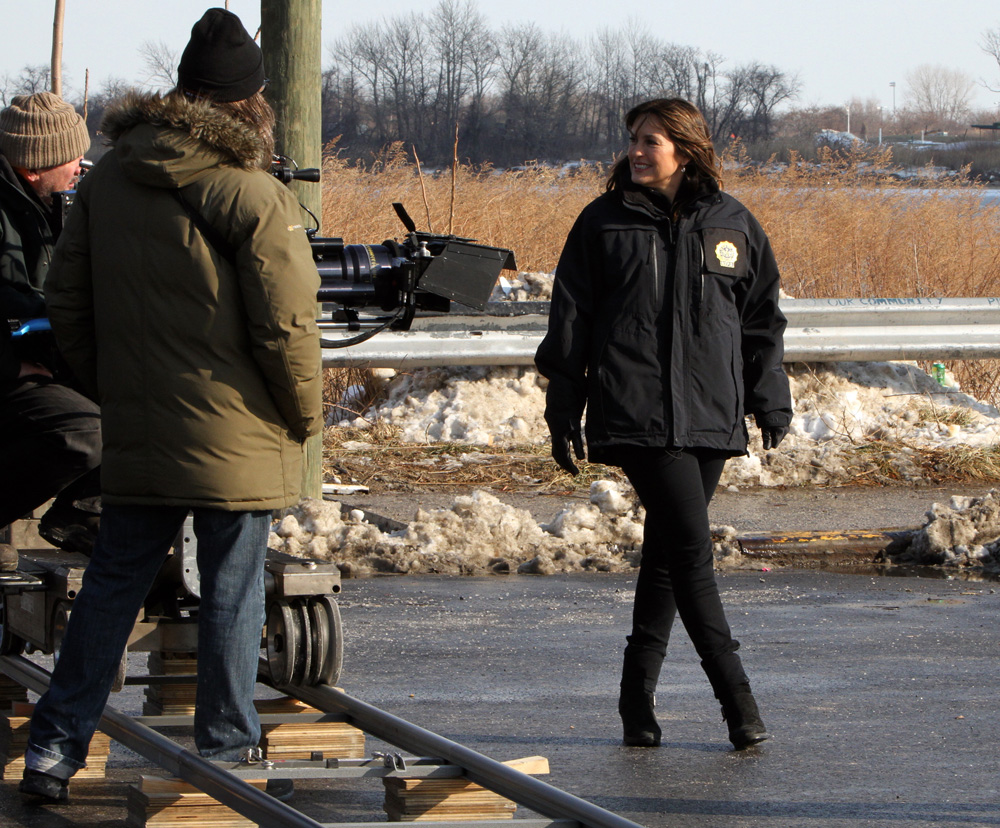 SVU_S19ONSET_20.jpg