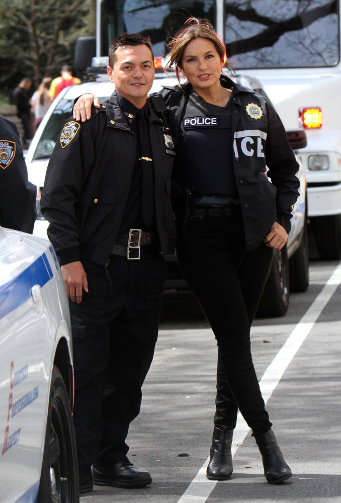 SVU_S19ONSET_09.jpg